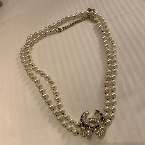 Collectible authentic Pearls long  authentic  Chanel  Necklace, brand new! - Picture 13 of 17